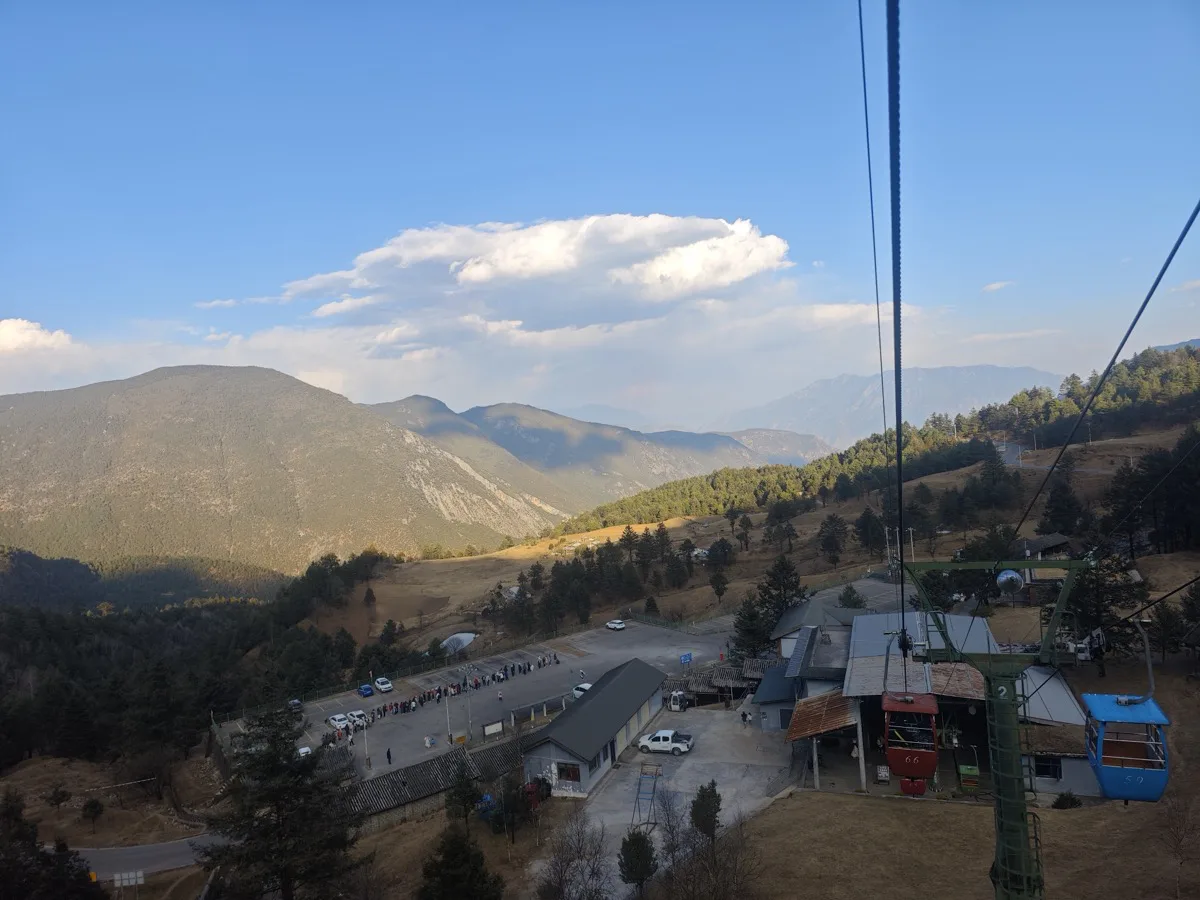 Yak Meadow Cableway descending at Jade Dragon Snow Mountain